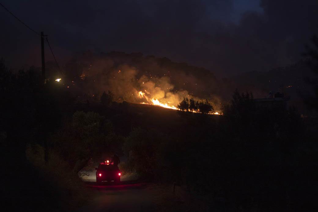 Veliki požar: Bukti vatra u Podgorici, plamena stihija preti kućama! 