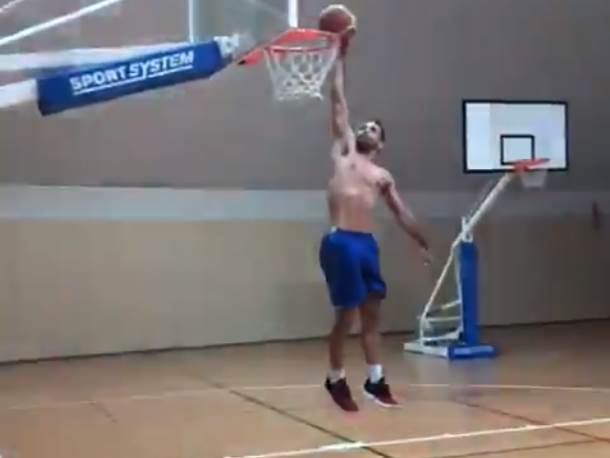  Kosarka-Rok-Stipcevic-zakucava-hoce-da-nastavi-karijeru-video 