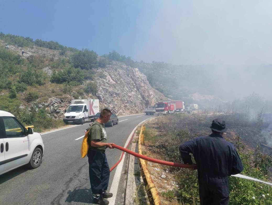  Požar u Hercegovini: Eksplozije bombi i mina zaostalih iz rata 