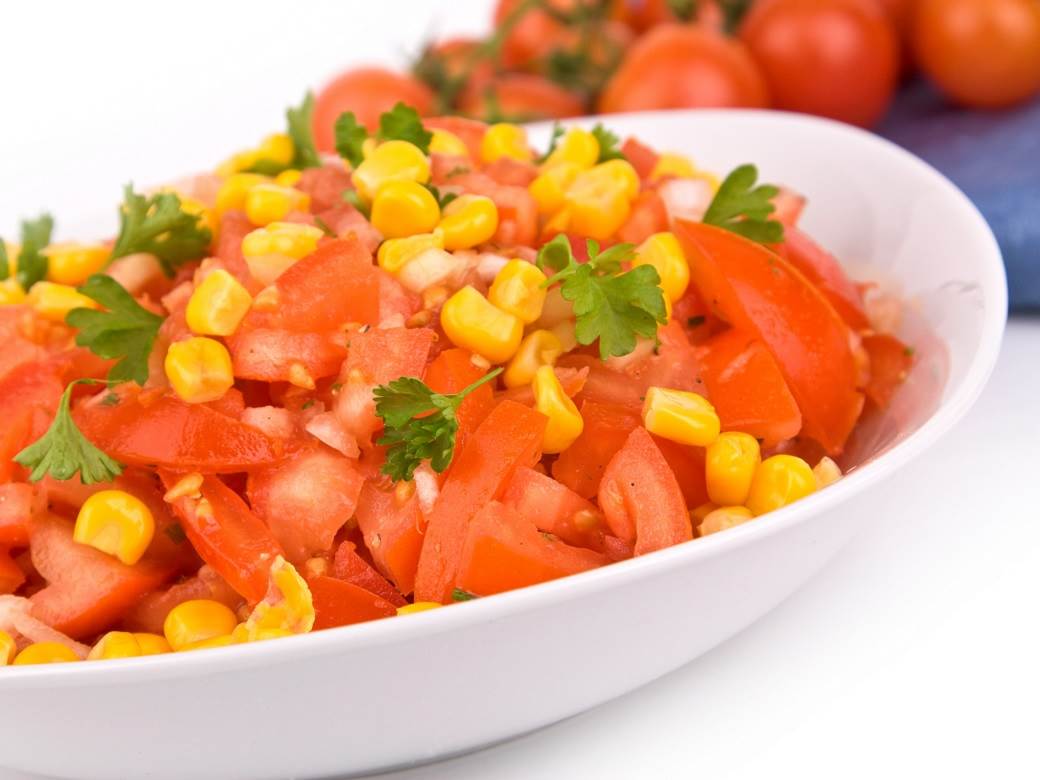  Najlaganiji ljetni obrok: Salata sa paradajzom i kukuruzom 