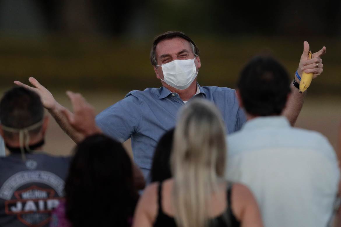  Bolsonaro promenio pesmu: Od "maleni grip" do "imam buđ u plućima" 