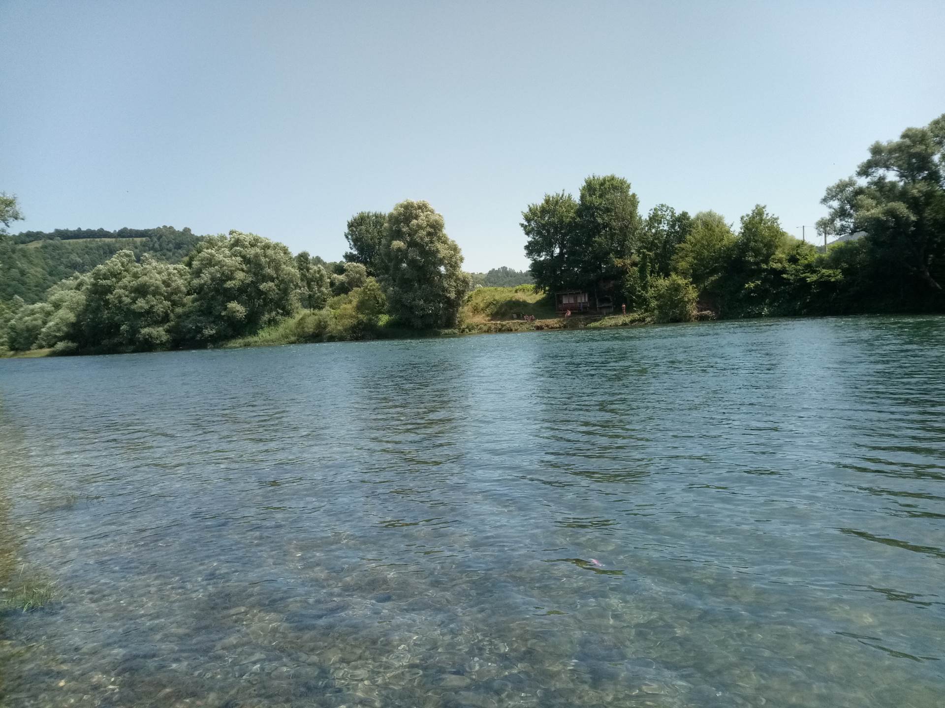  Danas sunčano i sparno, temperatura do 33 stepena 