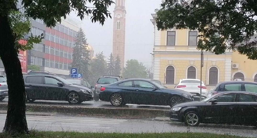 Nevrijeme u Banjaluci potopilo ulice 