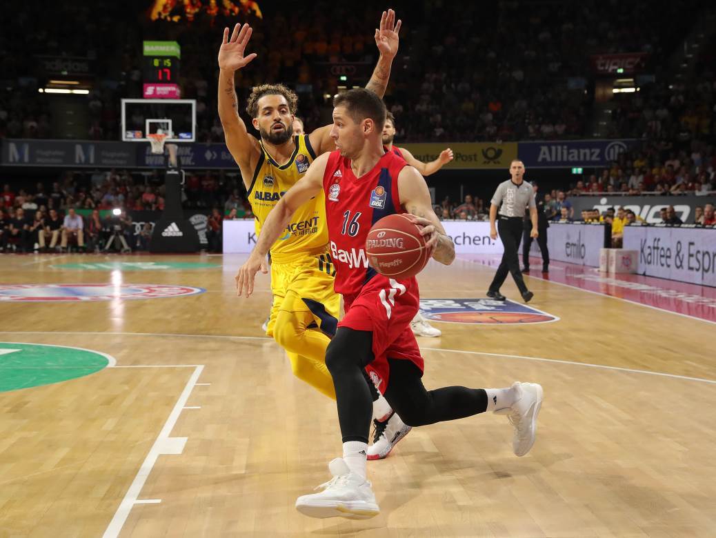  Jošiku Saibu dobio otkaz u Bonu jer je išao na proteste 