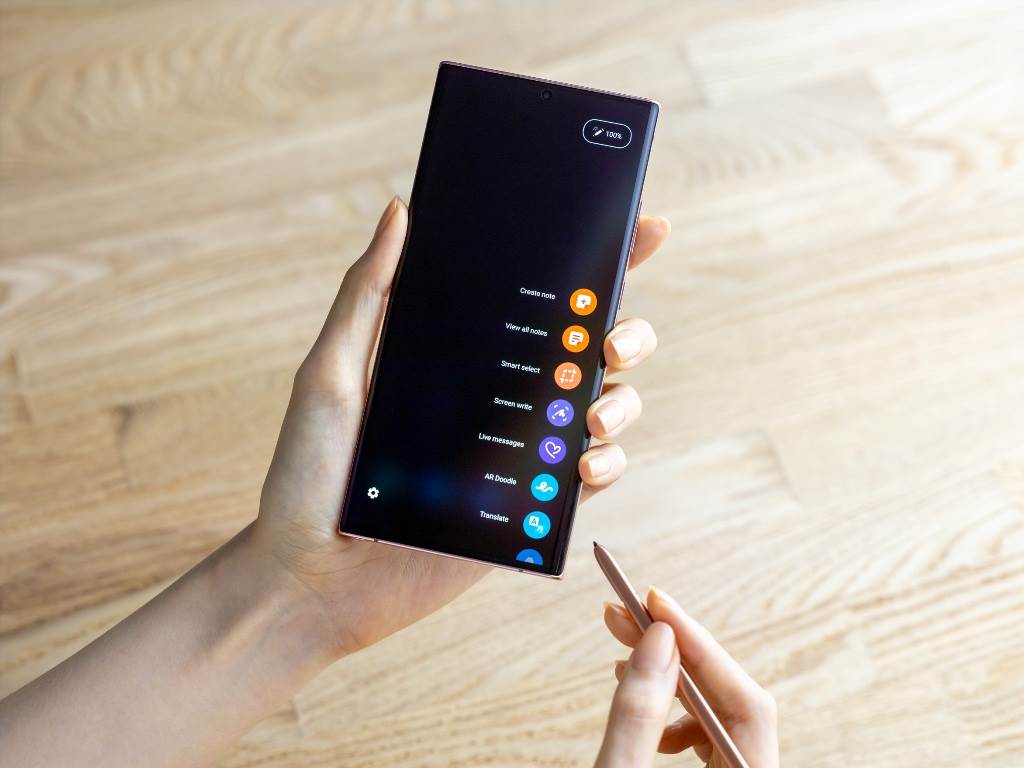 Samsung predstavio nove moćne Galaxy uređaje Samsung predstavio nove moćne Galaxy uređaje