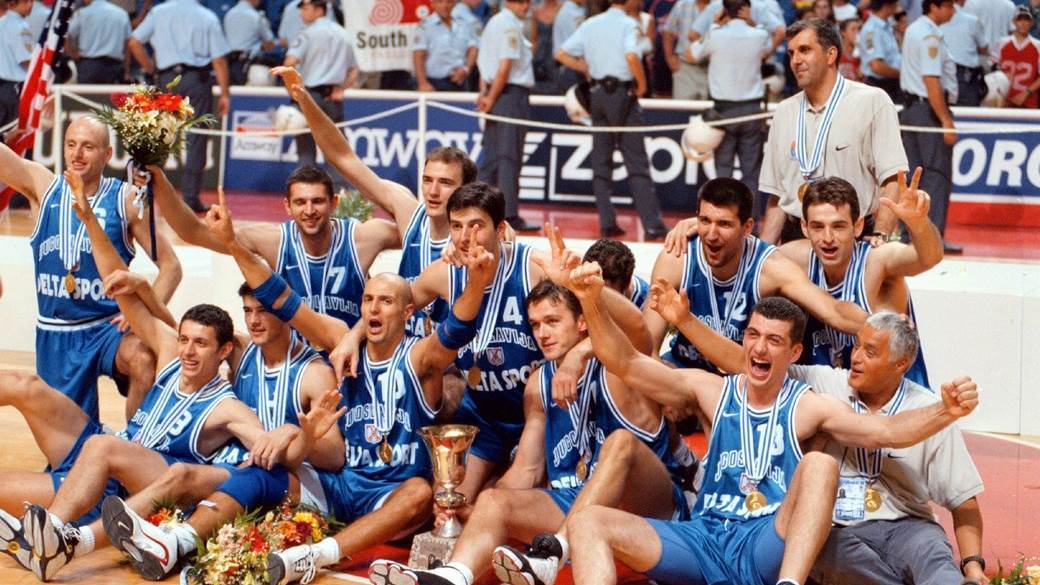  Sjecanja-Atina-1998-SR-Jugoslavija-sampion-svijeta-finale-Zeljko-Rebraca-banana-Bodiroga-MVP 