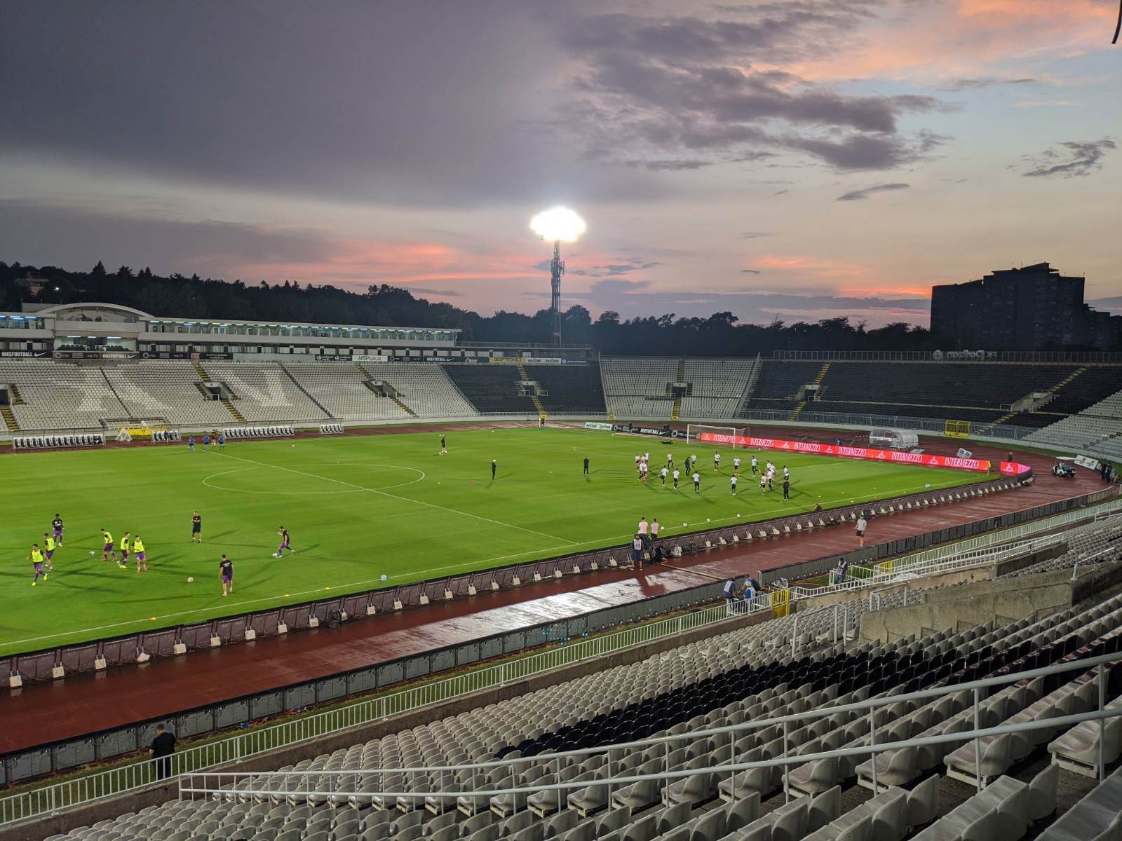  FOTO: Grobara nema u Humskoj, ali ima poruke za Blagoja Jovovića: "Dva metka su dovoljna bila..." 