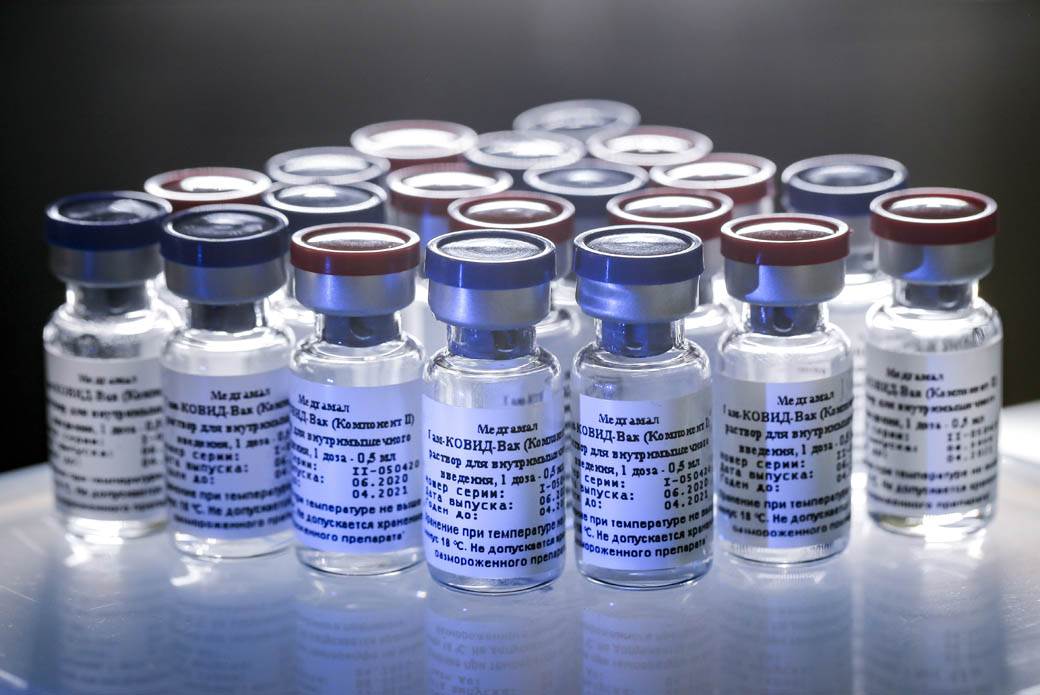 Ruska vakcina stigla u Srbiju: Prve doze dopremljene u Torlak 