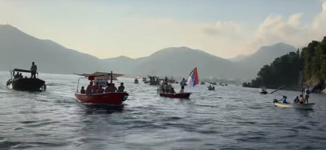  Održane litije na čamcima kod Svetog Stefana (VIDEO) 