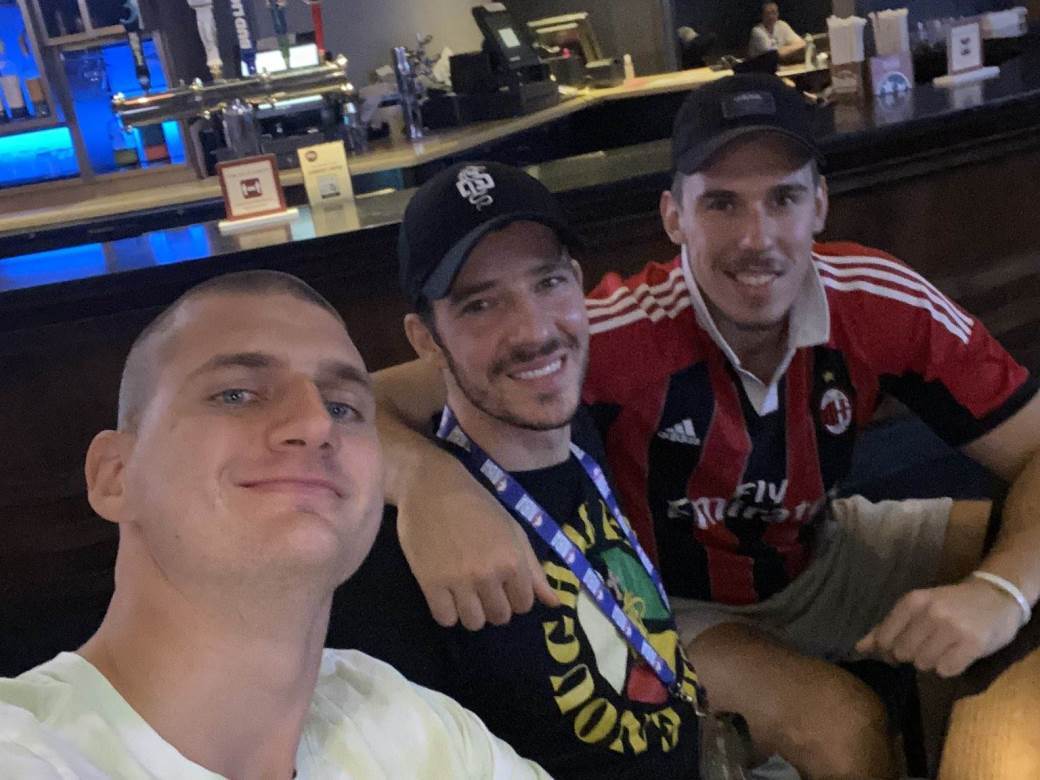  NBA Jugoslavija na okupu: Nikola, Goran i Vlatko u epizodi "skupilo se društvo staro" 