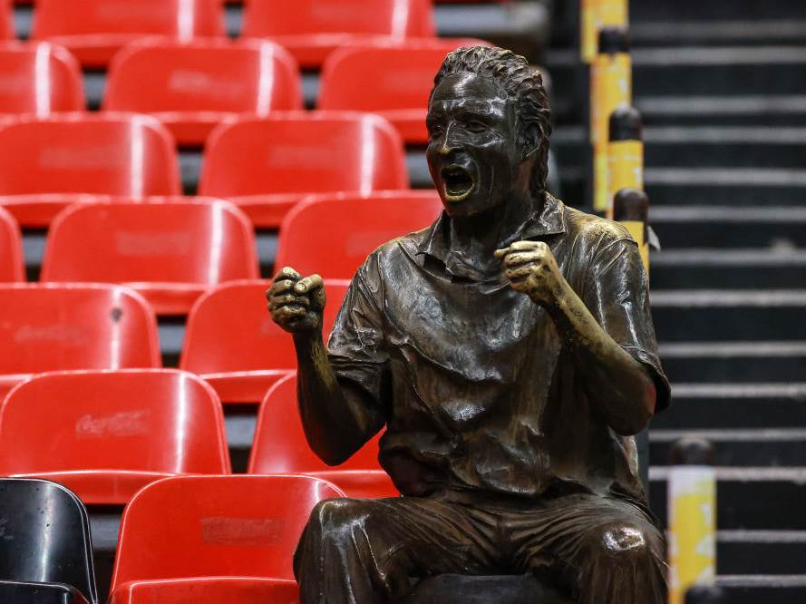  Kolumna: Da li fudbalu trebaju pune tribine "profesionalnih navijača" koji žive od kluba, a ne za kl 