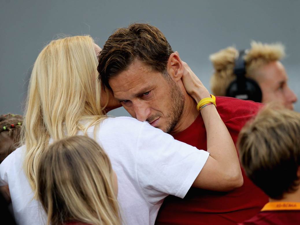  Francesko-Toti-traka-djecaku-Matija-Almaviva-postao-mu-agent 