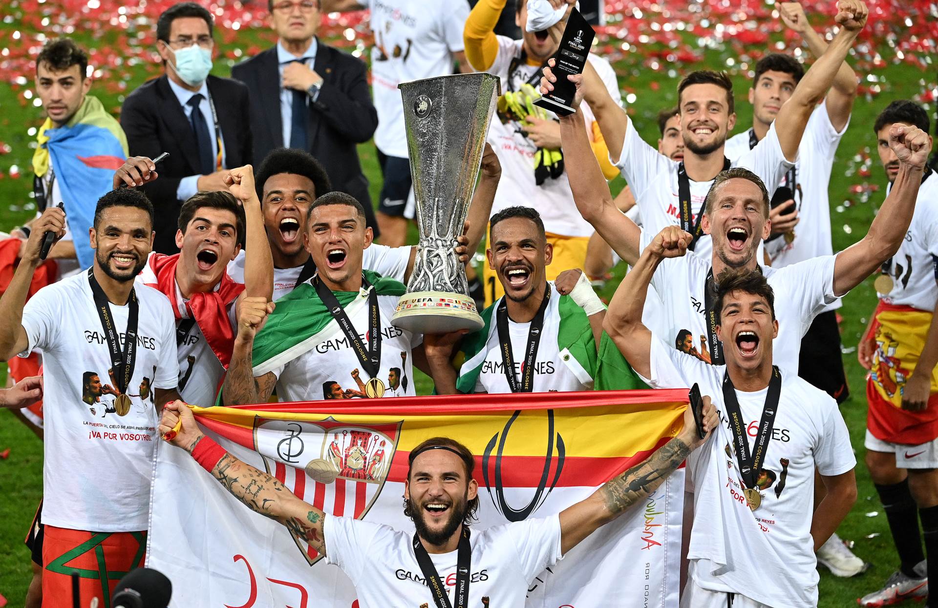  Sevilja-je-vladar-Lige-Evrope-Spektakularno-finale-pet-golova-i-makazice-za-sesti-trofej-u-15-godina 