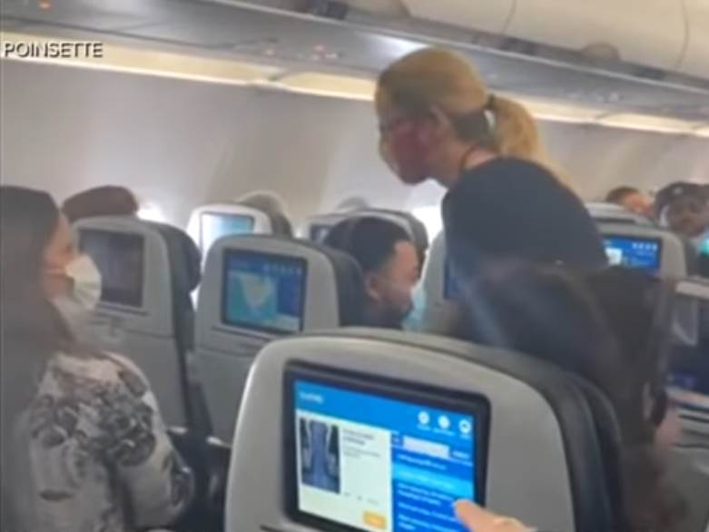  Izbačeni iz aviona: Dvogodišnje dijete nije htjelo masku, s leta istjerani majka i šestoro djece (VIDEO) 
