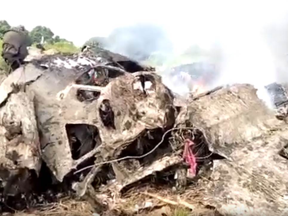  Srušio se vojni helikopter: Poginulo 11 osoba, veliki broj povređenih (FOTO) 