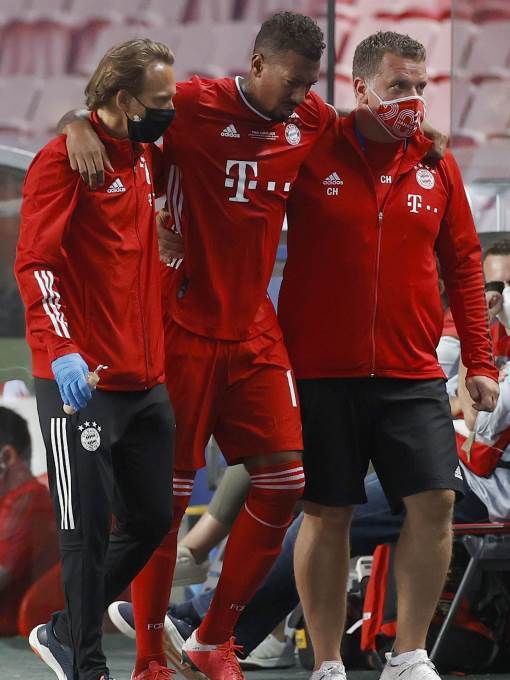  Bajern Minhen - Džerom Boateng nova frizura ljubičasta kosa 