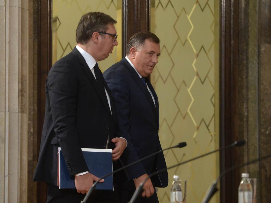  Vučić i Dodik nakon sastanka u Beogradu 
