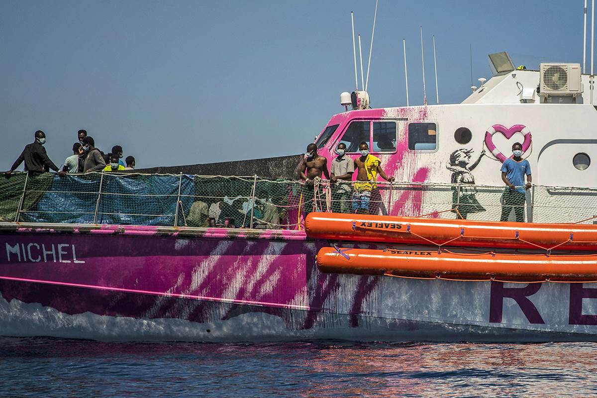  Banksijev brod za spasavanje migranata poslao poziv za pomoć 