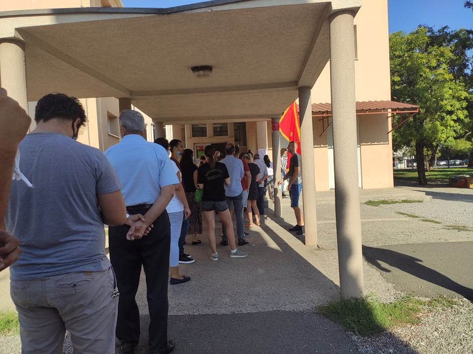  Velika izlaznost na izborima u Crnoj Gori: Gužve ispred birališta, do 16 sati glasalo čak 65 odsto! 