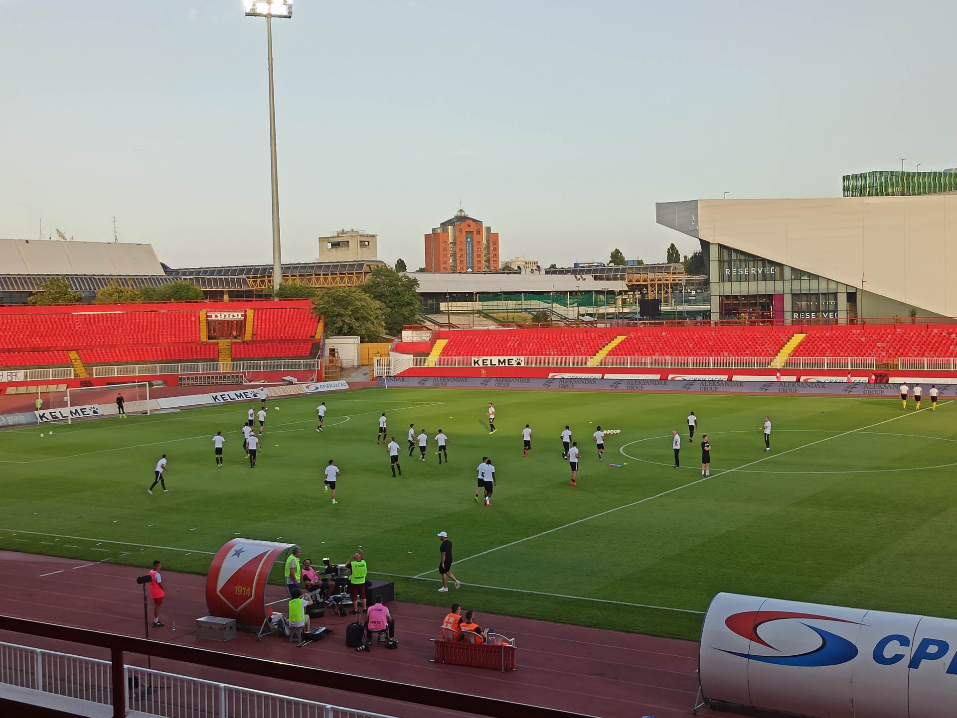  Navijači Vojvodine poslali poruku na dan izbora u Crnoj Gori: Ne dajte svetinje psima... 