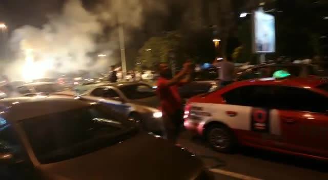  Teško povrijeđeni u Nikšiću: Kolima uletio u grupu koja je slavila pobjedu na izborima! 