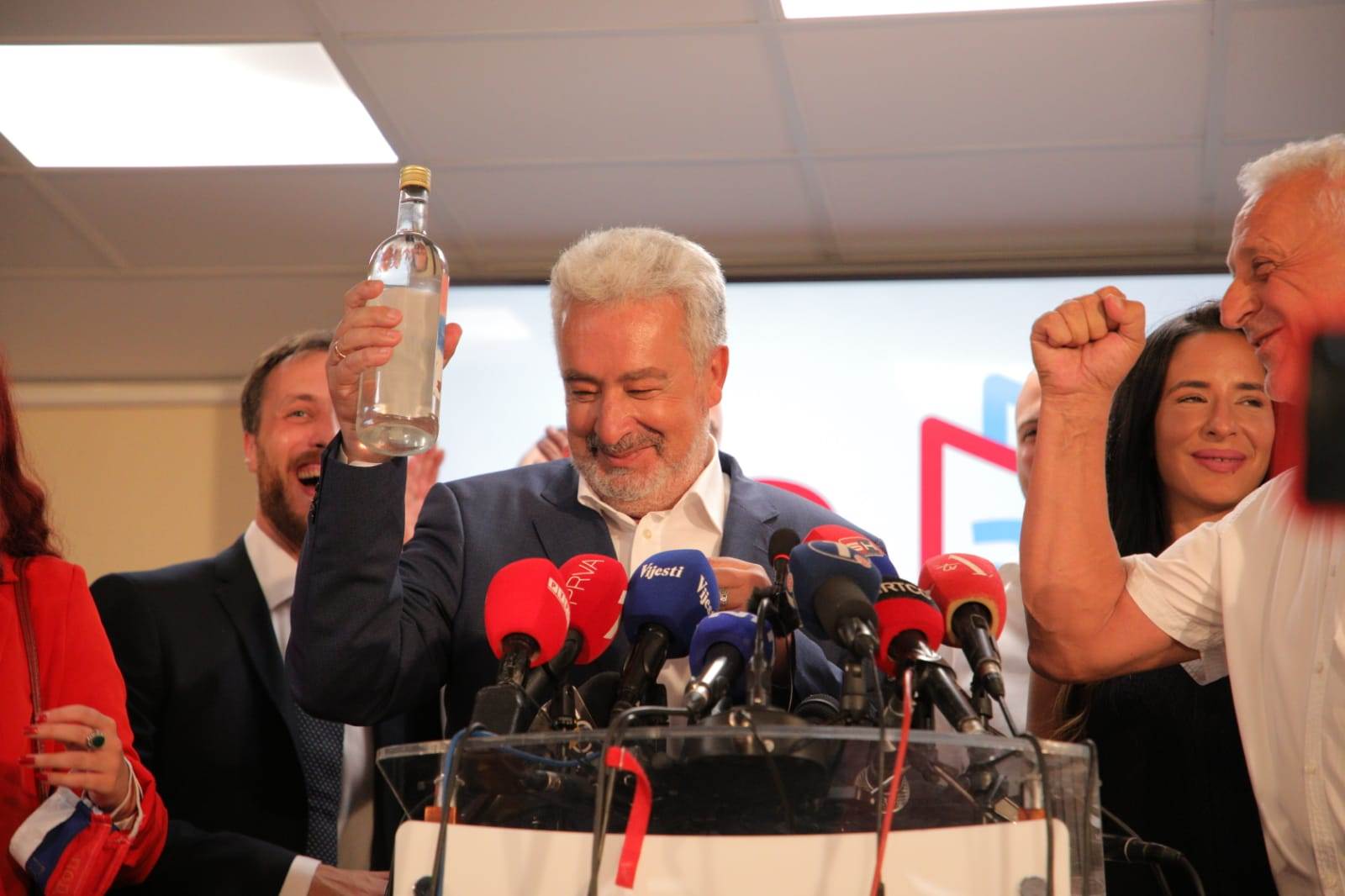  Čestitke opozicije iz RS opoziciji u Crnoj Gori 