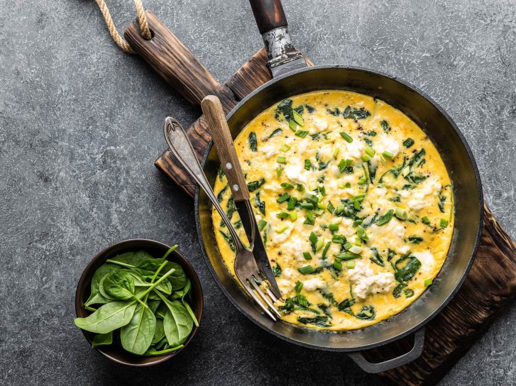  Brzo i ukusno: Francuski omlet sa špinatom i sirom 