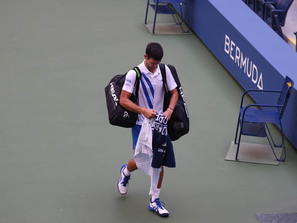 Novak-Djokovic-diskvalifikovan-US-open-izbacen-pogodio-sudiju-lopticom-ANKETA 
