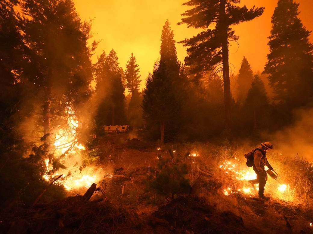  Apokaliptične scene u Kaliforniji: Bjesne šumski požari, raste broj mrtvih, ugroženi su i gradovi (FOTO) 