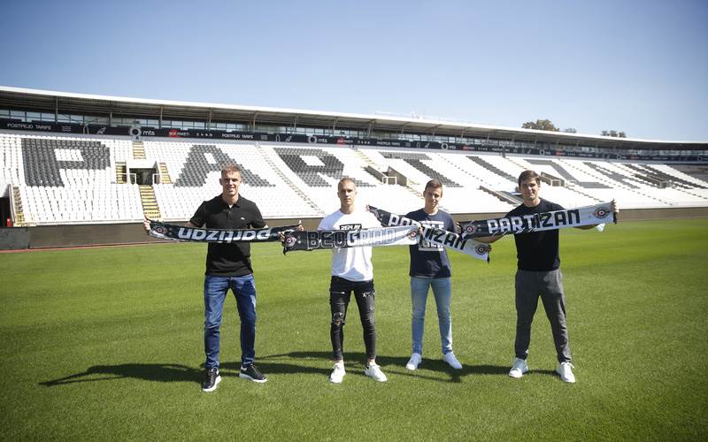  FK Partizan 4 omladinaca profesionalni ugovori Blagojević, Slavković, Subotić, Trifunović 