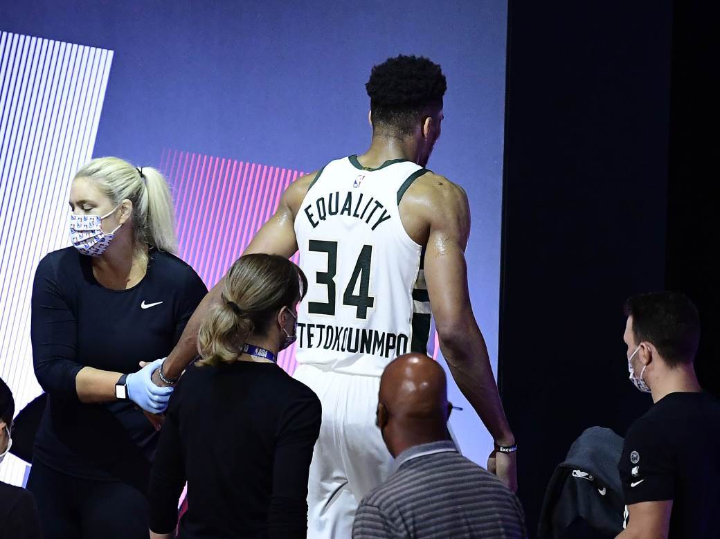  MVP NBA lige je ljut: Otpratio je sve saigrače sa Instagrama! Janis Adetokumbo 