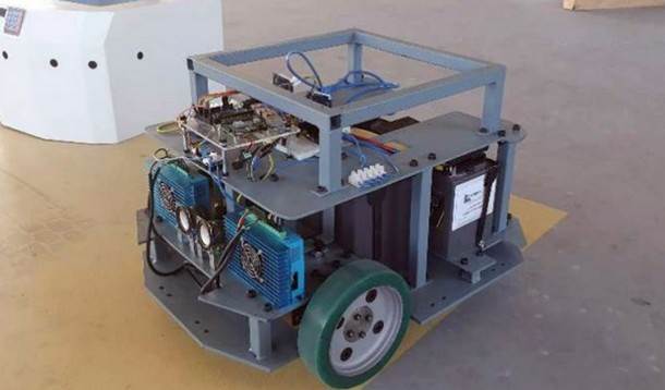  U Derventi napravili robota za dezinfekciju prostora 