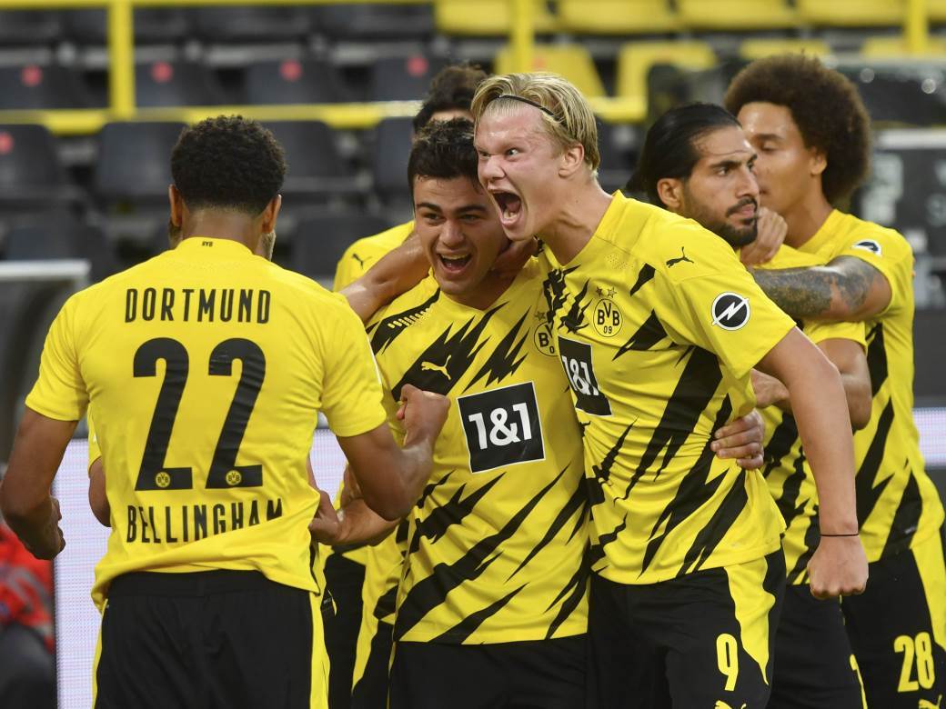  Bundesliga 1. kolo Borusija Dortmund - Borusija Menhengladbah 3-0 Holand, Sančo, Belingem, Rejna 