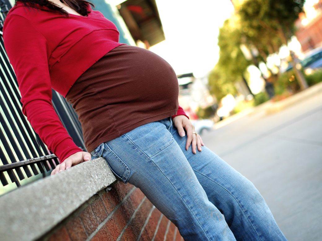  Monstrum: Rasporio trudnoj ženi stomak da vidi kog je pola dete 