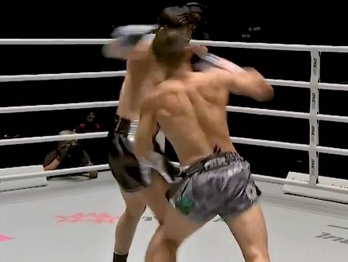  Kikboks MMA brutalni nokatu za 6 sekundi VIDEO 