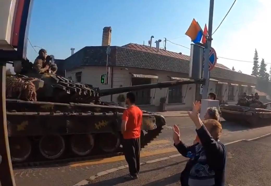  Rat Jermenije i Azerbejdžana: Narod ispraća tenkove na front  (VIDEO) 