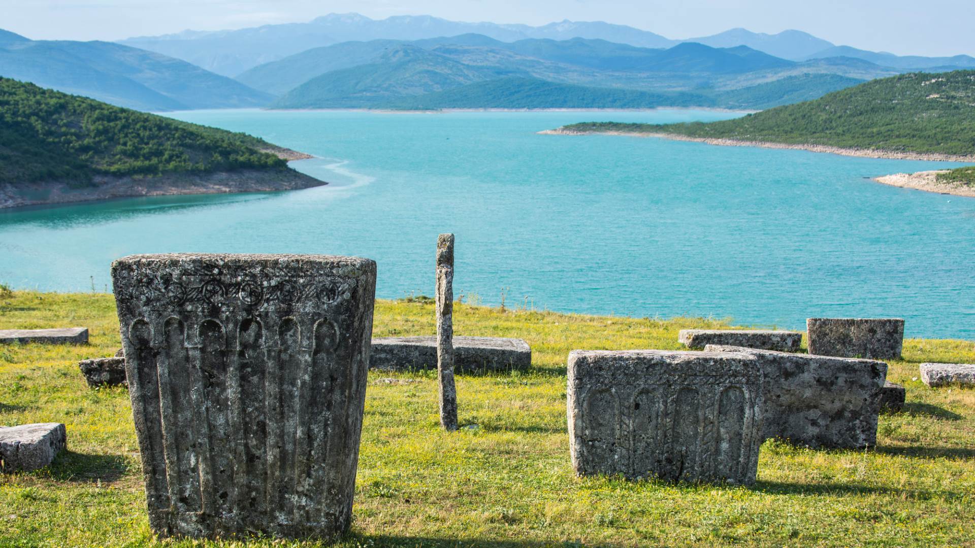  Žele privući još više kupača i turista: Na Bilećkom jezeru gradiće savremeni splav sa plažnim barom 