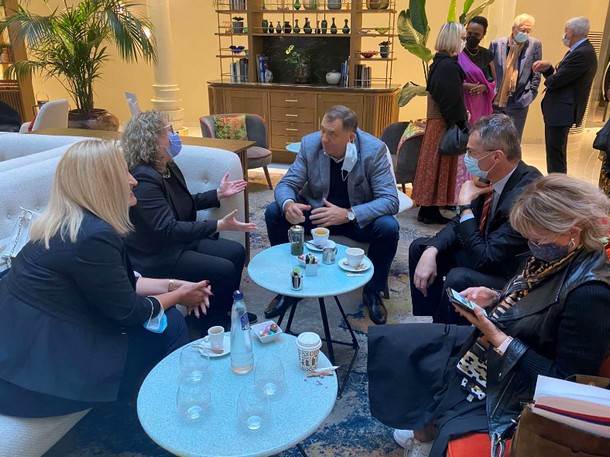  Dodik doputovao u Brisel, sastao se sa ambasadorima 