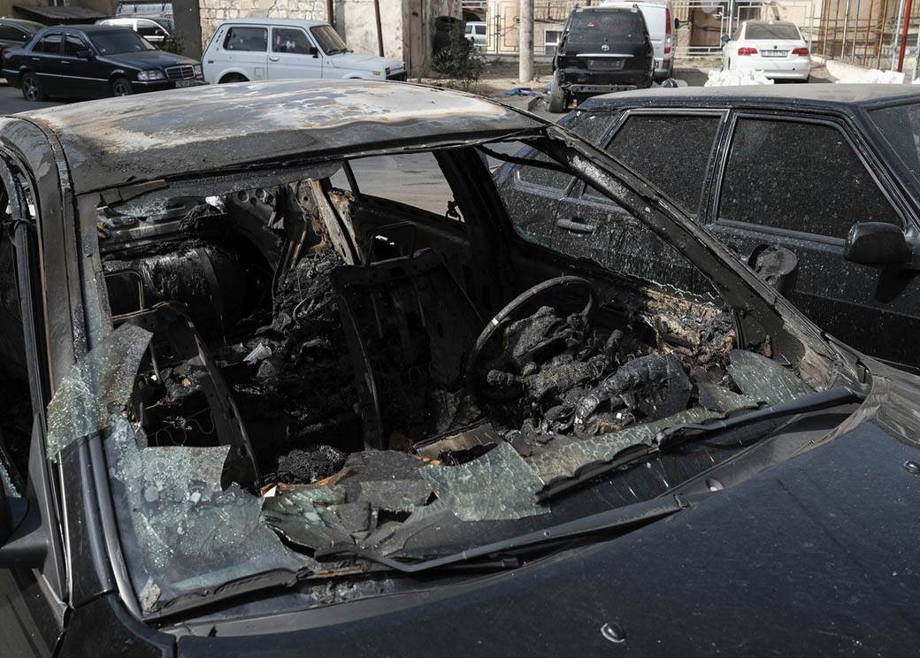 Ranjeni novinari u kritičnom stanju: Za njima ostao uništen automobil i krvava sjedišta (FOTO) 