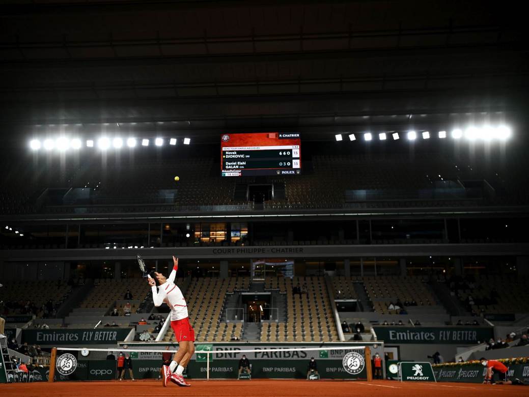  Novak se ljutio upozoravao sudije popravljao teren plasman u osminu finala nije dolazio u pitanje 