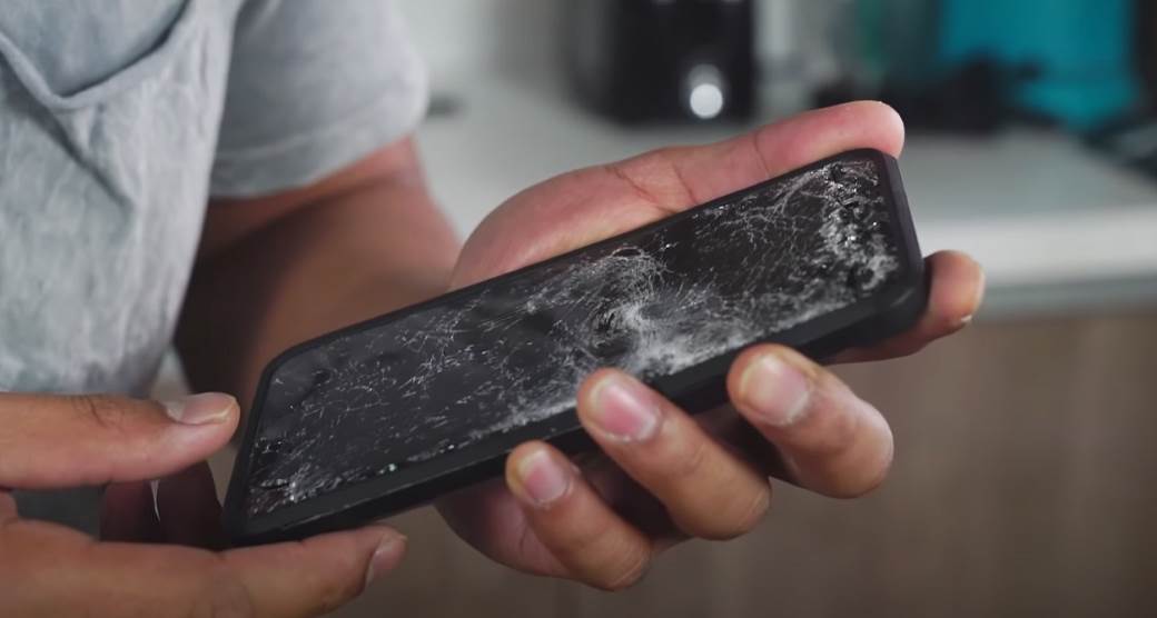  iPhone koji se sam popravlja?! Apple sprema revoluciju, otkrili planove za iPhone telefone, moći će i da se savijaju! 