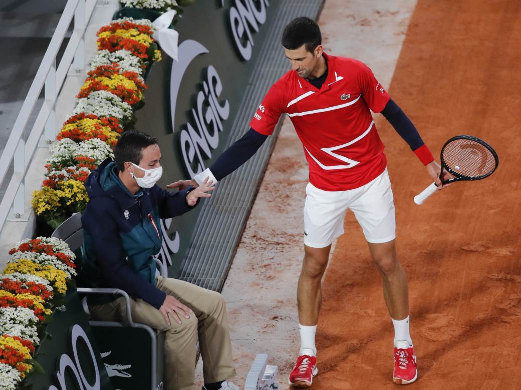  Novak Đoković pogodio linijskog sudiju Rolan Garos 
