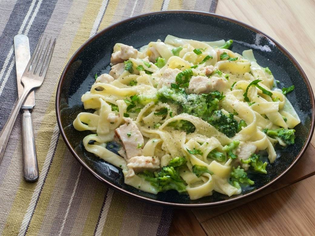  Zdrav recept u koji se Italijani kunu: Taljatele s piletinom i brokolijem 