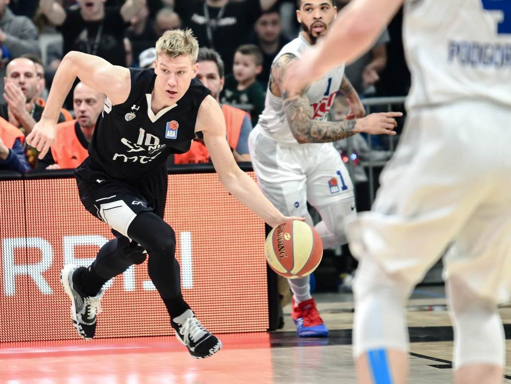  PARTIZAN BEZ ENERGIJE I BEZ IGRE: Ubedljiv poraz od Uniksa u Kazanju i loš nastup ekipe 