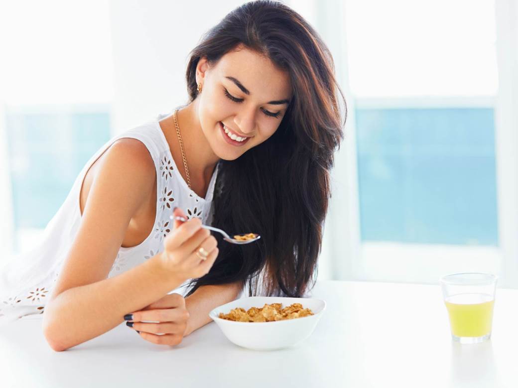  Kako nas lažu proizvođači "zdrave hrane": Nutricionisti otkrivaju 8 najgorih stvari koje jedemo za doručak svakog dana! 