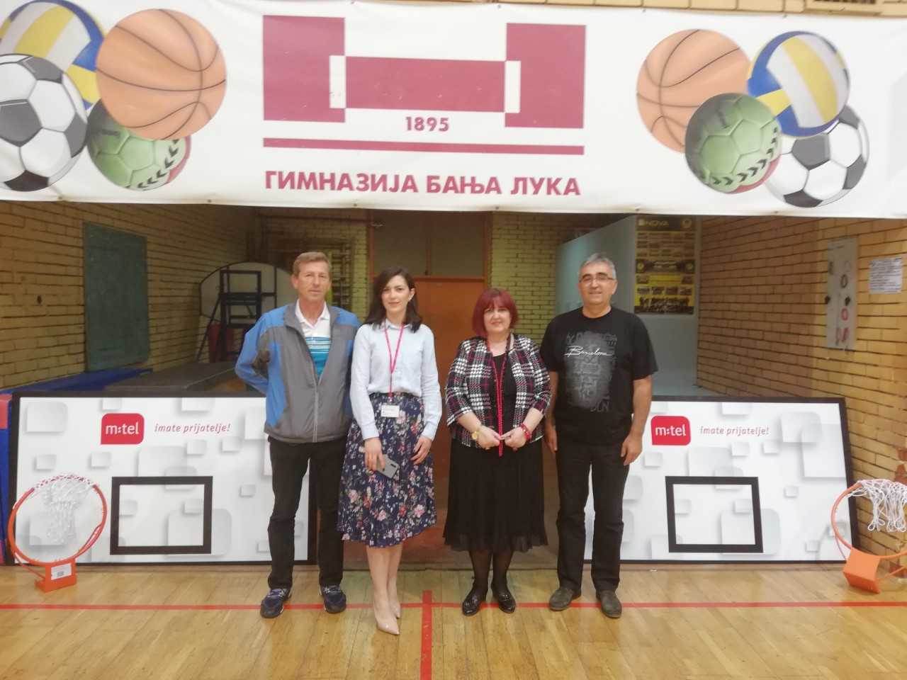 Više od 30 škola u BiH opremljeno sportskom opremom! (FOTO) Više od 30 škola u BiH opremljeno sportskom opremom! (FOTO)