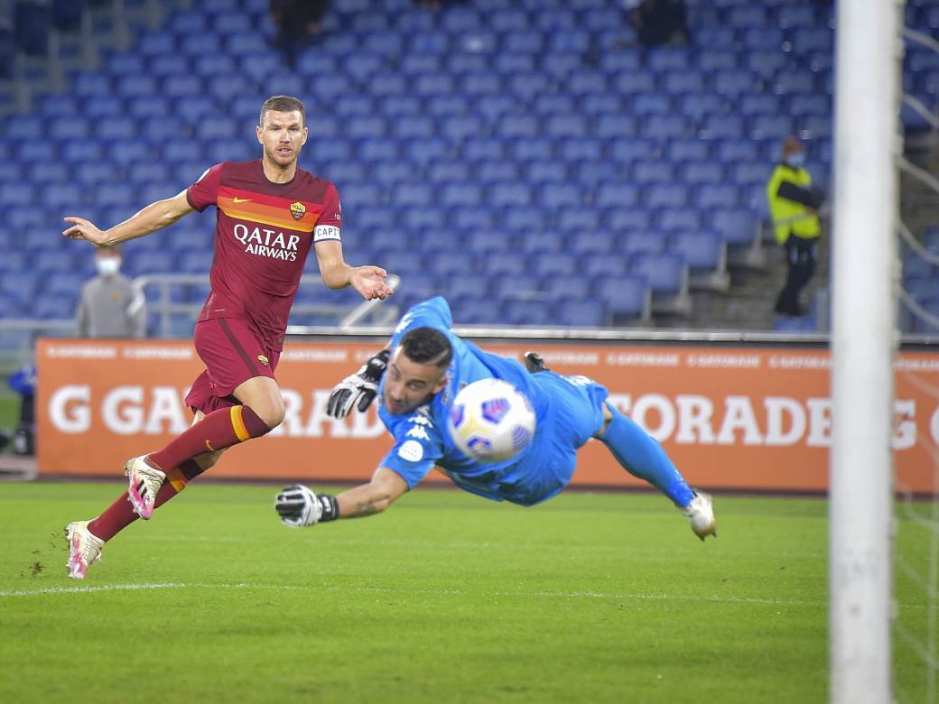  Edin Džeko treći najbolji strijelac u istoriji Rome, dva gola protiv Beneventa 5:2 