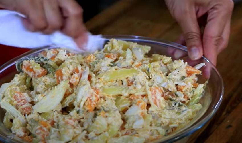  Krompir salata s piletinom bez majoneza! Zaboravićete na rusku kada je probate! (VIDEO) 