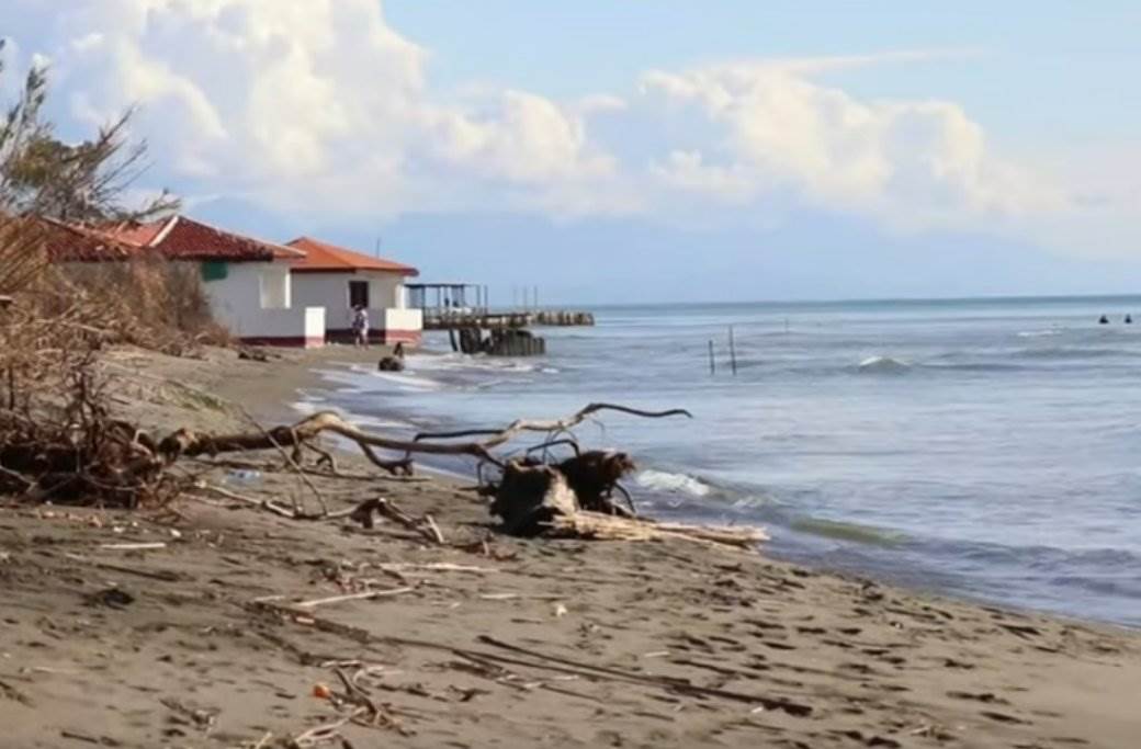  Nestaje Ada Bojana: Bungalovi i mnogi dijelovi plaže pod vodom, rješenja još uvijek nema (FOTO, VIDEO) 