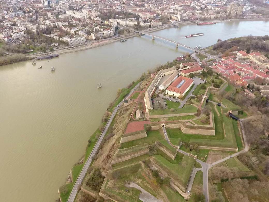  Ispod Dunava otkriven tajni tunel: Misterija Petrovaradinske tvrđave, nalazi se na devet metara ispod vode! 